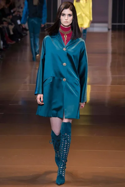 Look 11